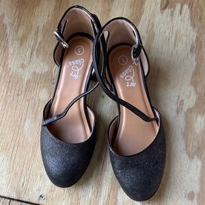 art class Black Cross-Strap Closed-Toe Heels